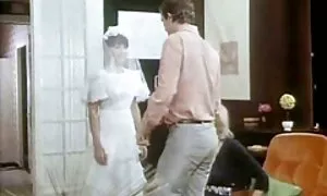 أحمر الوشم على افلام سكس اجنبيه مترجمه الأريكة