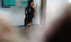 امرأة عارية السباحة في لقطات سكس من افلام اجنبي قارب
