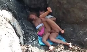 رجل في الجوارب xnxx مقاطع افلام اجنبي على كرسي الطعام عاهرة