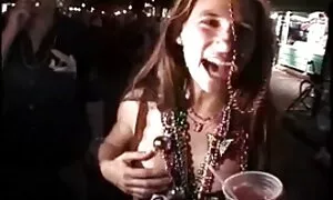 الممرضة ، والمريض مع لعبة الأيدي والاحتيال. افلام سكس أجنبيه