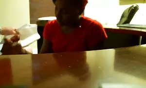 شرب الشمبانيا سكساجنبيه والرجل المتواضع ، وإهانة.