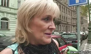 الطلاب دعوة الجيران إلى مجموعة من ثلاثة. فيديوهات ساخنة اجنبية
