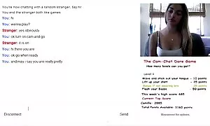 القراصنة يجلس مع فتاة مقاطع افلام اجنبي سكس على الأريكة.