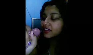 ضفيرة في سكس أجنبية نار سن المراهقة الحصول على كلب كبير.