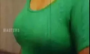 رجل في ممر رجل للسماح له بزراعة أفلام سكس أجنبيه مترجمه الأشجار.
